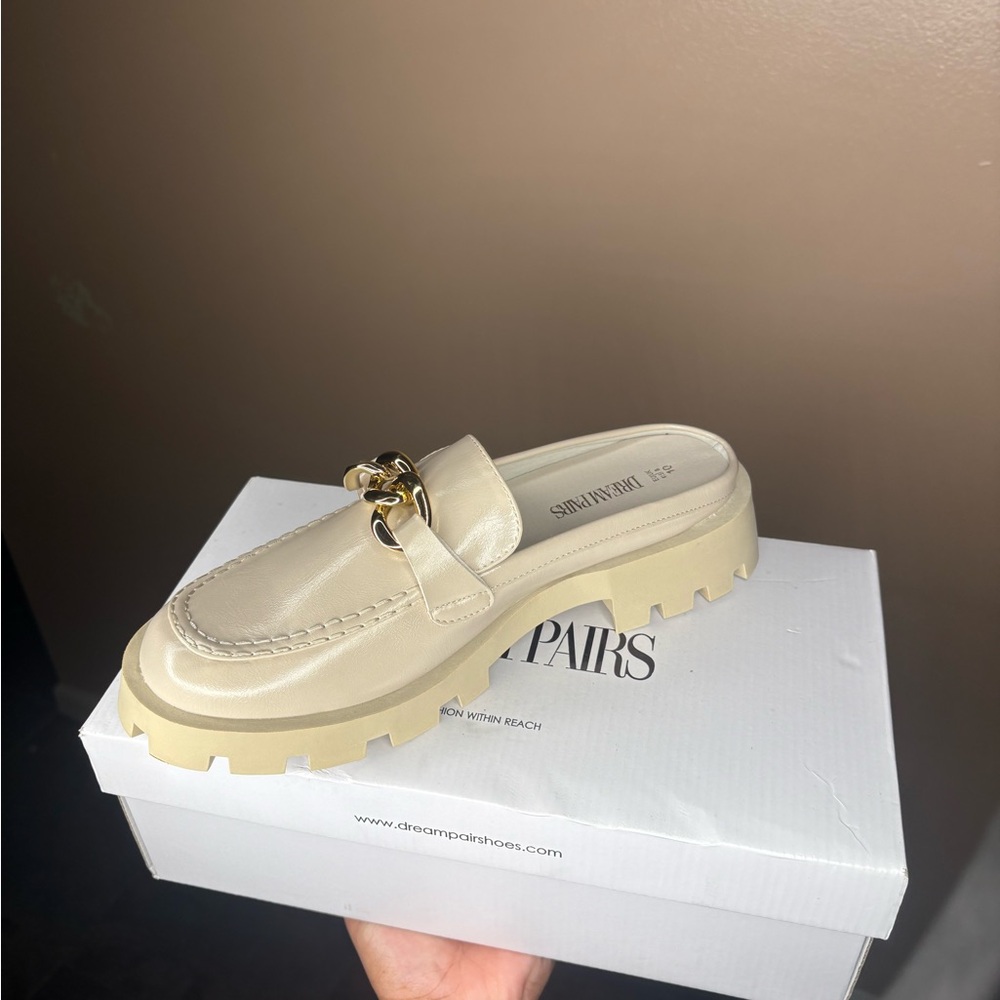 Dream Pairs Women's Beige Chunky Loafers